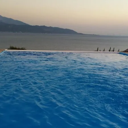 Princess Of Blue Eagles Retreat Villa Skaloma